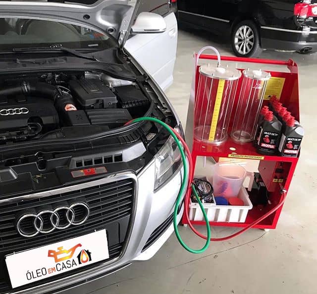 Óleo em Casa troca de óleo câmbio automático Audi